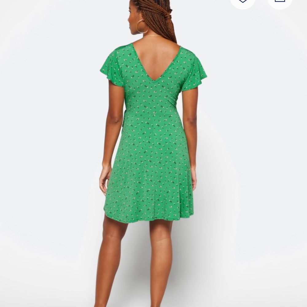 Green Floral Wrap Dress NWT - Picture 2 of 4